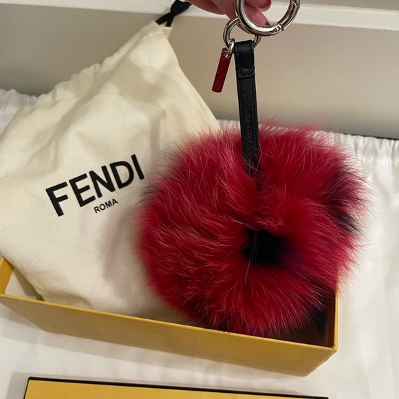 Fendi fur key chain - Picture 2 of 9